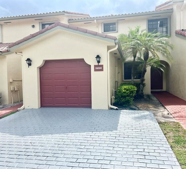 Building Photo - El Cid Court, Davie, FL 33324 - 3 BR 3 BA Townhouse