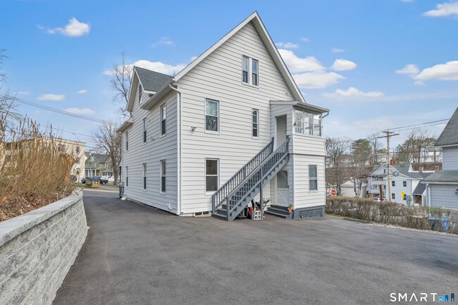 Building Photo - 10-12-12 Perry Hill Rd