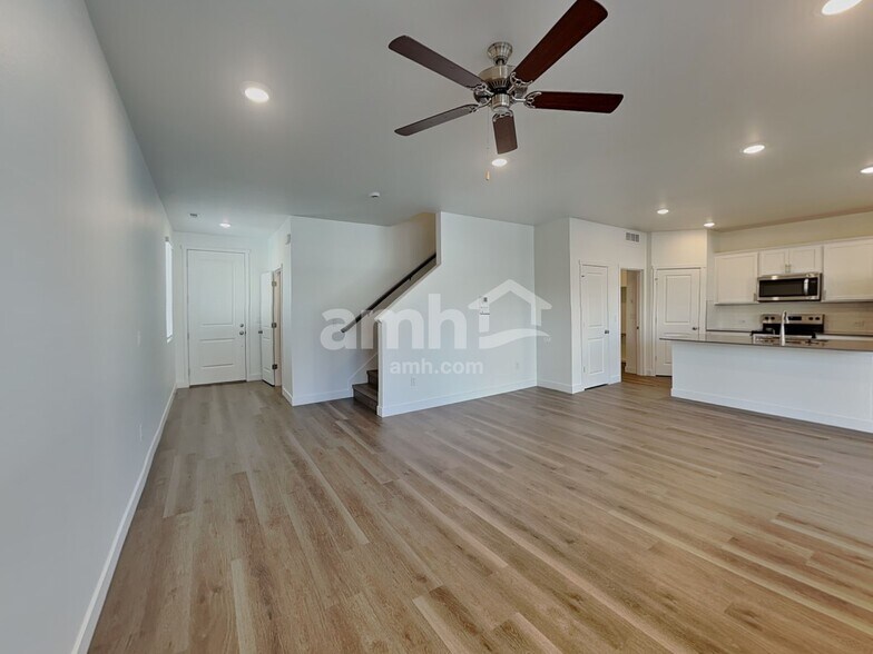 Building Photo - 4855 85th Dr NE