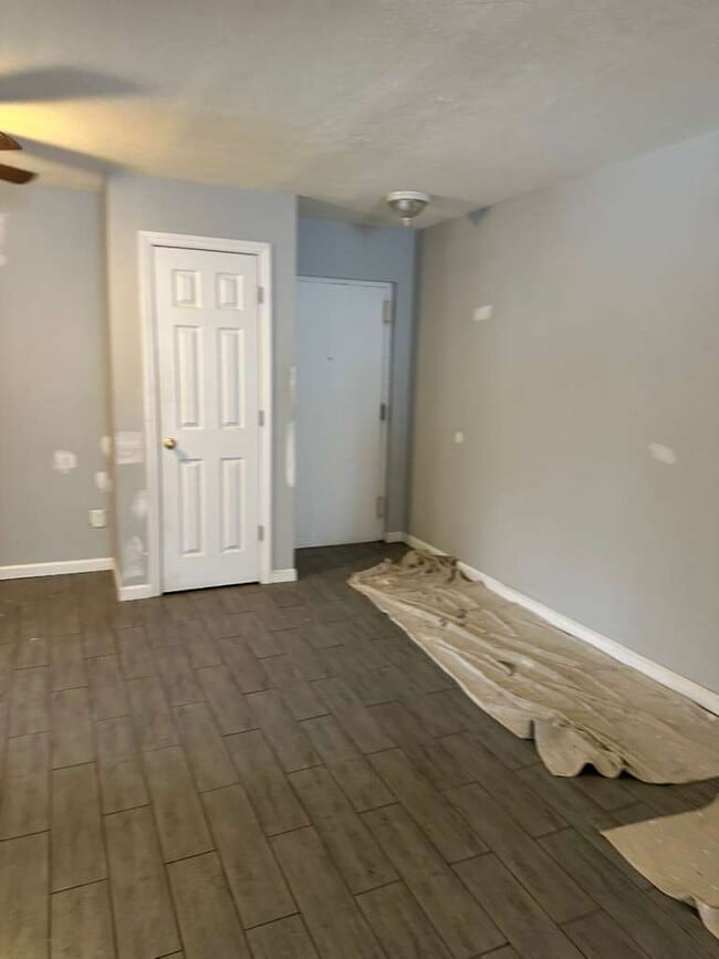 Building Photo - 402 Kennedy Dr