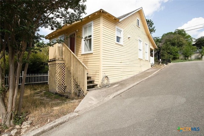 Building Photo - 431 Lindsey St