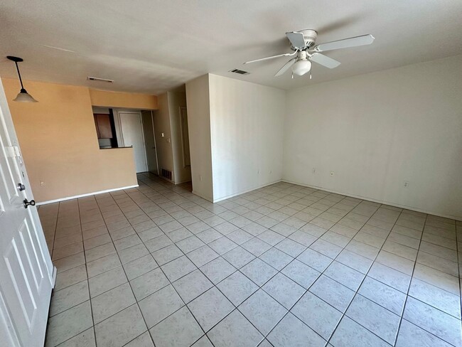 Building Photo - 2 Bedroom Condo w/ Water and Internet Incl...