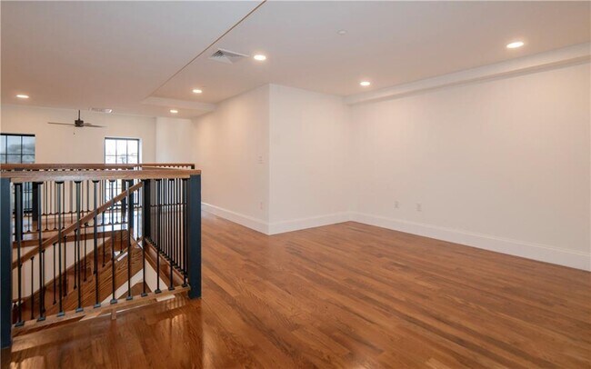 Building Photo - 15 Cranston Ave