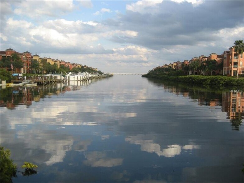 Building Photo - 2709 Via Cipriani #531A