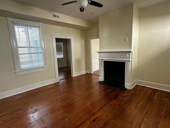 Building Photo - 259 Coming St