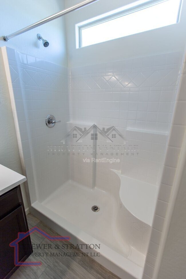 Building Photo - 827 W Nova Pl