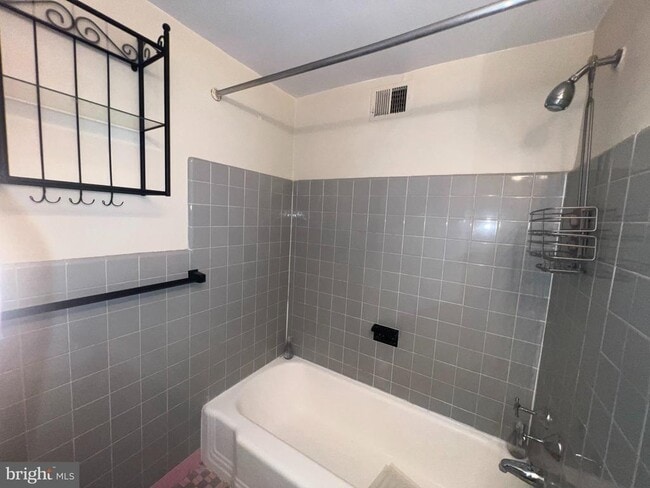 Building Photo - 2101 Chestnut St