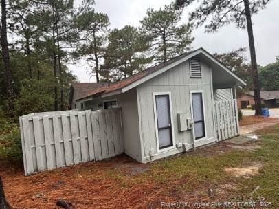 Building Photo - 759 Hedgelawn Way