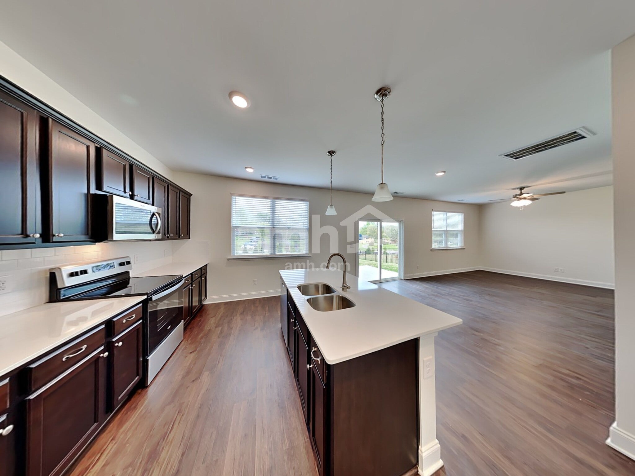 Building Photo - 2104 Williamshire Ln