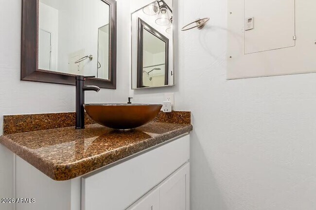 Building Photo - 930 N Mesa Dr