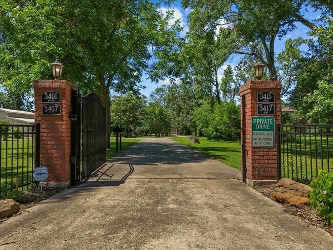 Building Photo - 3415 Bayou Dr E