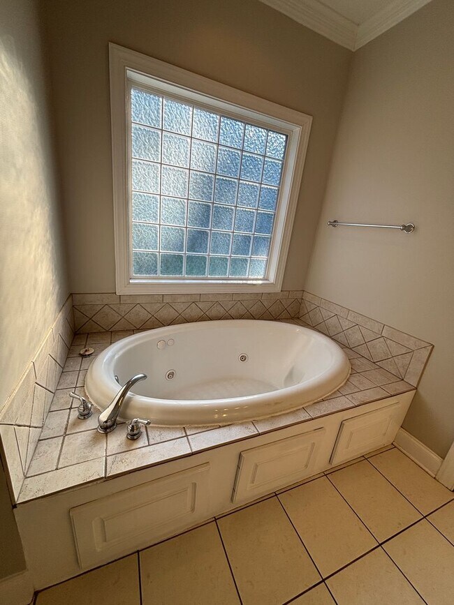 Building Photo - 522 Saint Helene Ct