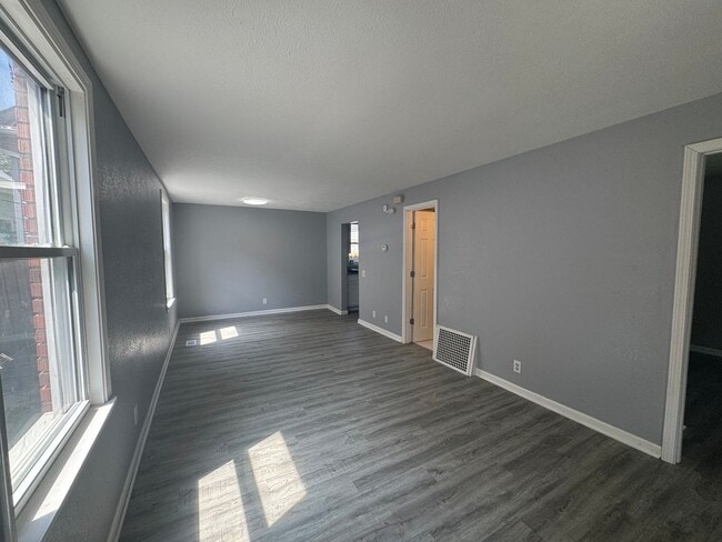 Building Photo - 2 bed 2 bath Bungalow in South Lincoln