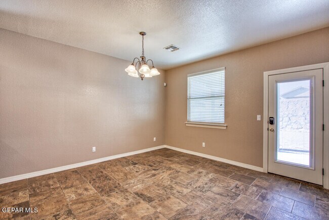Building Photo - 221 S Stoneside Dr
