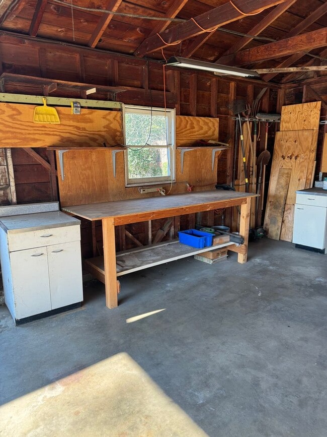 Building Photo - 1201 W Elm St