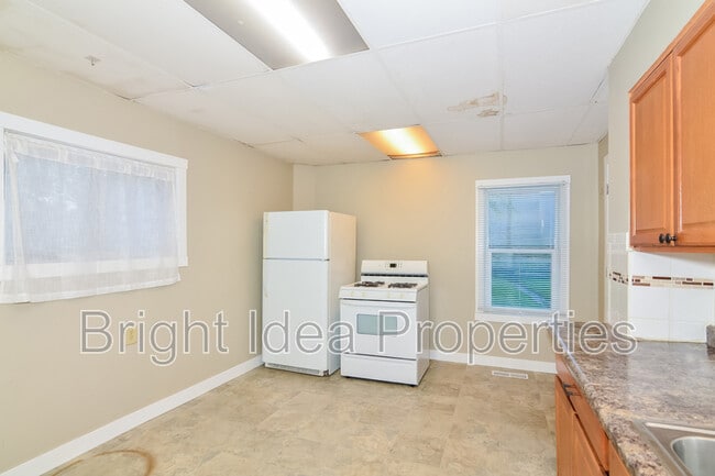 Building Photo - 454 Sherburne Ave
