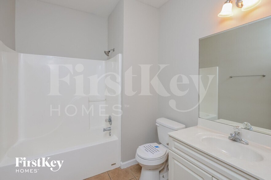 Building Photo - 1000 Medinah Dr