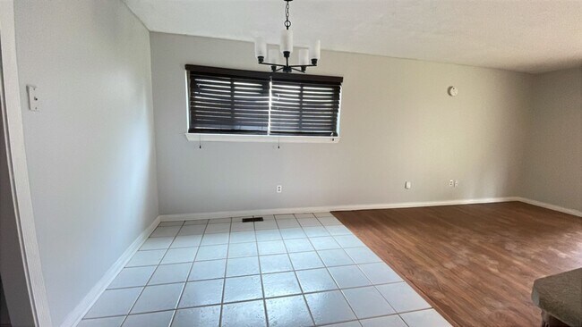 Building Photo - Edmond Rental
