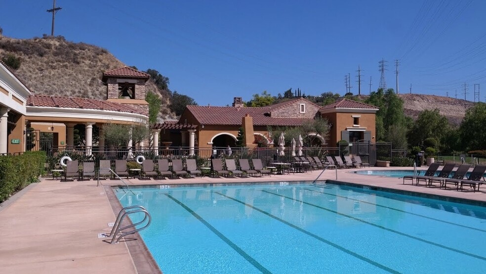 pool and jacuzzi on property - 2649 Bellezza Dr