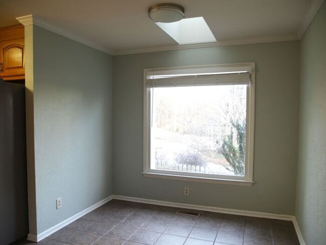 Building Photo - 104 Victoria Dr