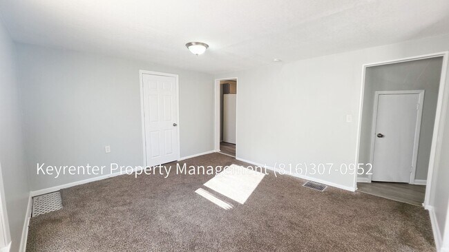 Building Photo - 4 Bedroom 3 Bath for rent