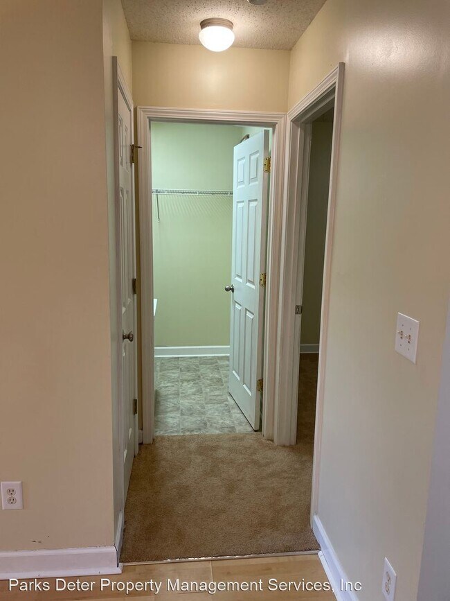 Building Photo - 3 br, 2 bath House - 889 Valiant Drive