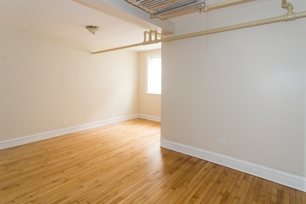 Building Photo - 4830 W Addison St