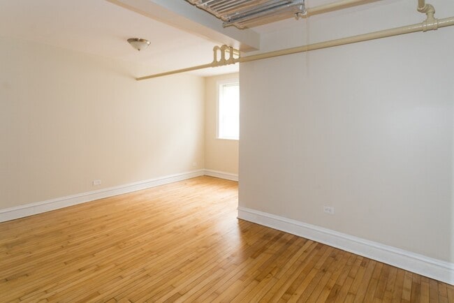 Building Photo - 4830 W Addison St