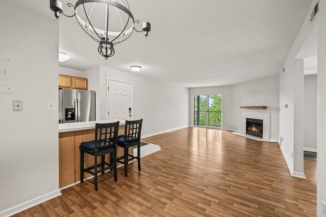 Building Photo - 13085 W Cedar Dr
