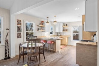 Building Photo - Stunning 4BR/2.5BA Home in Prime West End Location - 2 Car Garage!!