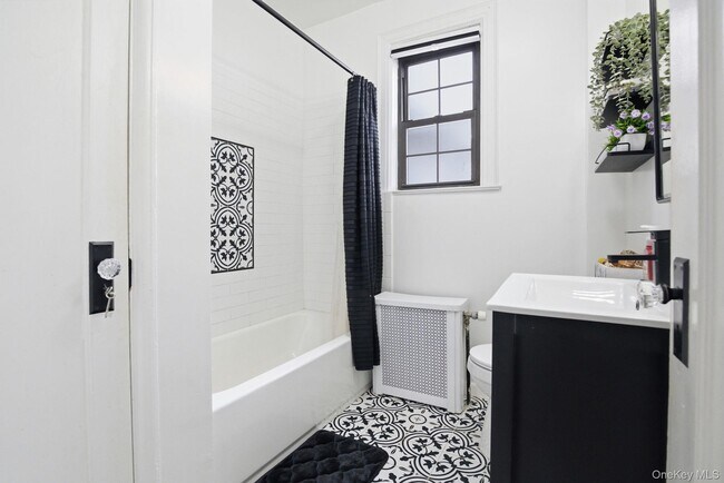 Building Photo - 26 Pondfield Rd