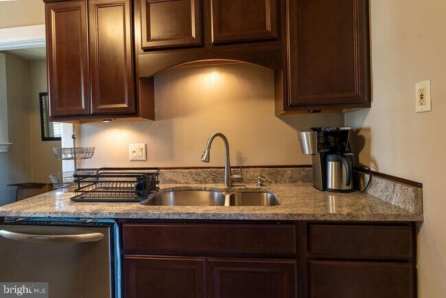 Building Photo - 313 Frederick St