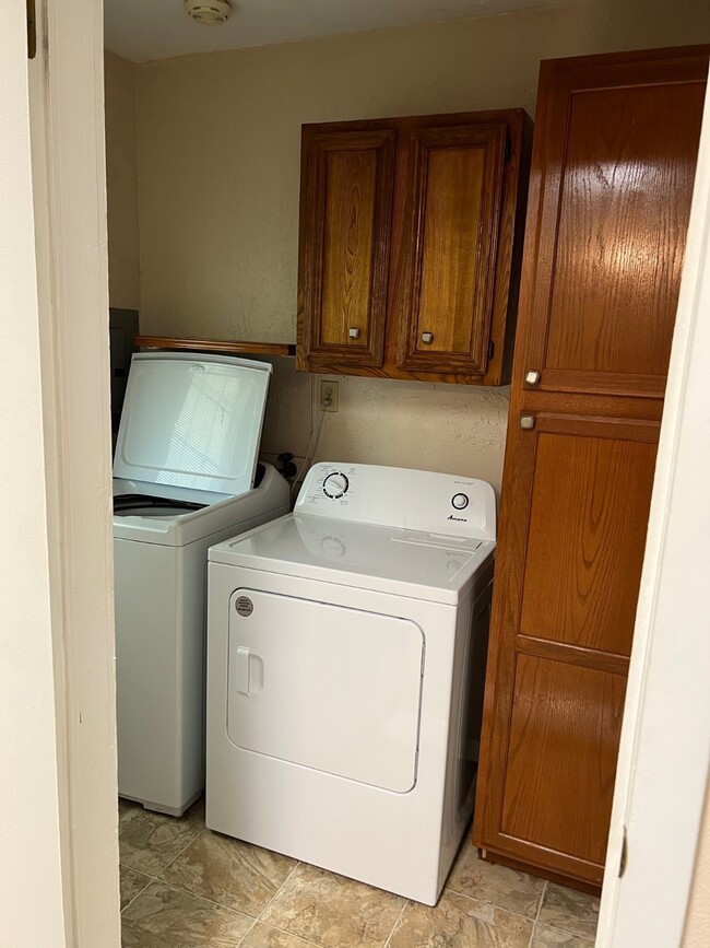 Building Photo - 110 Oleander St