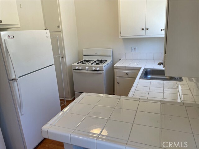 Building Photo - 630 San Vicente Blvd