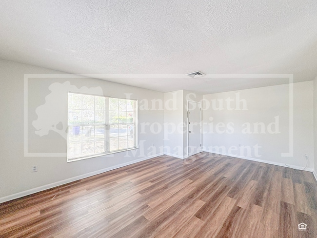 Building Photo - 420 Allamanda Dr