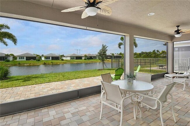 Building Photo - 11933 SW Coral Cove Pkwy