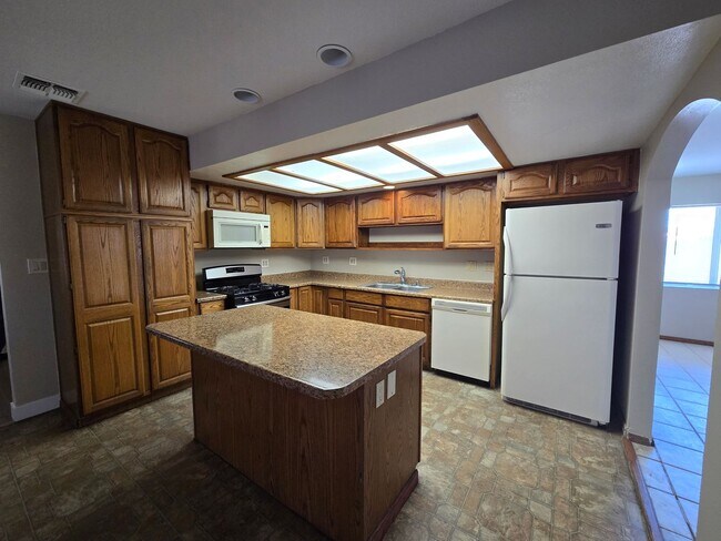 Building Photo - A Fabulous 4 Bedroom Single Story Home in East Las Vegas