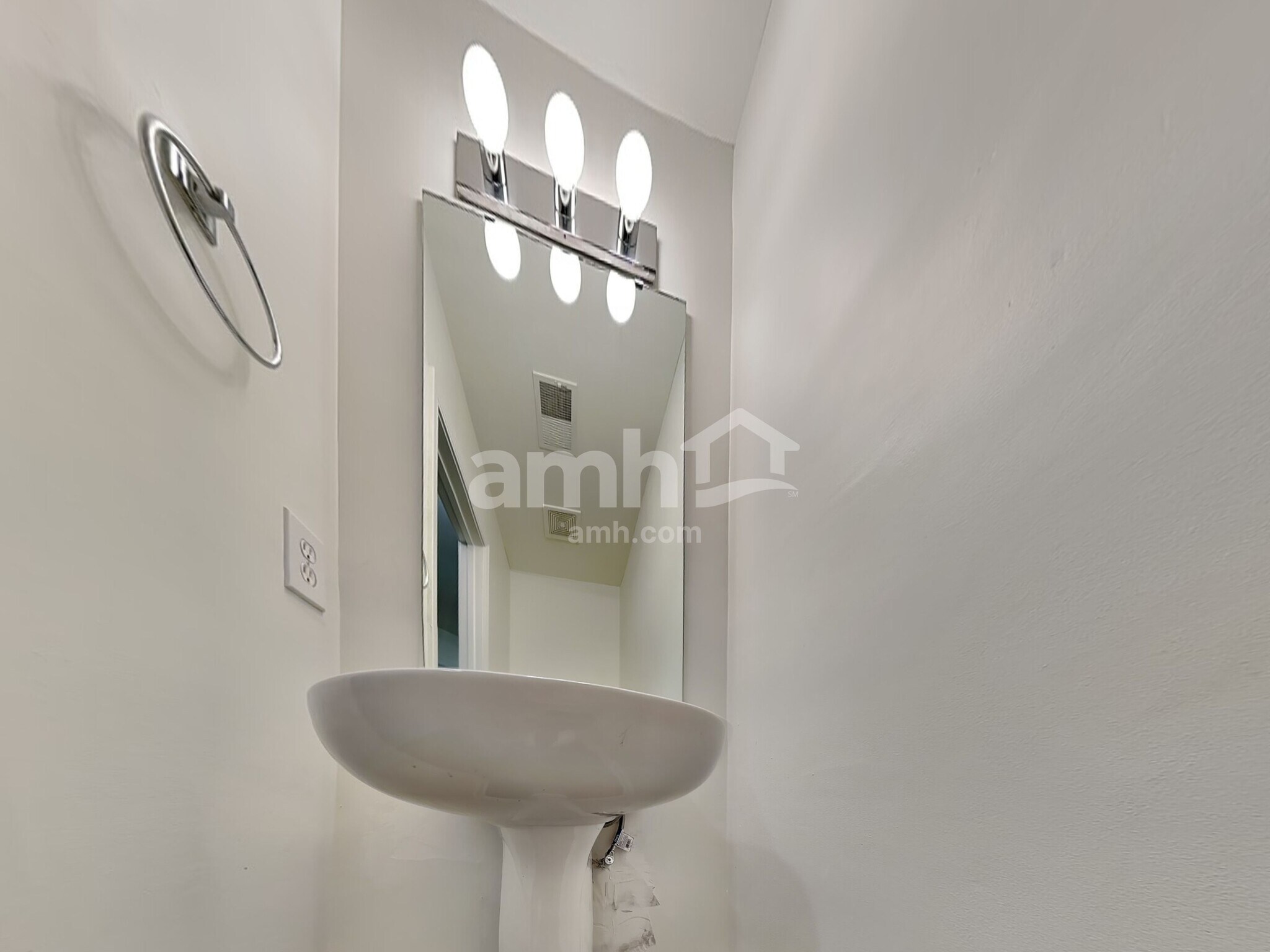 Building Photo - 16 Hawkesbury Rd