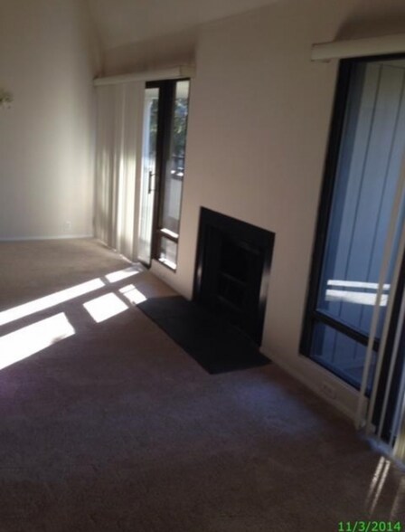 Building Photo - 2533 Navarra Dr