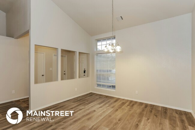 Building Photo - 4104 Hathaway Dr