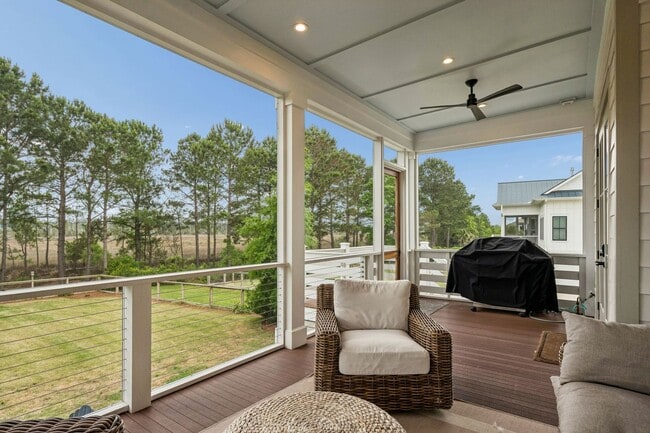 Building Photo - Beautiful 5 Bedroom Marshside Home