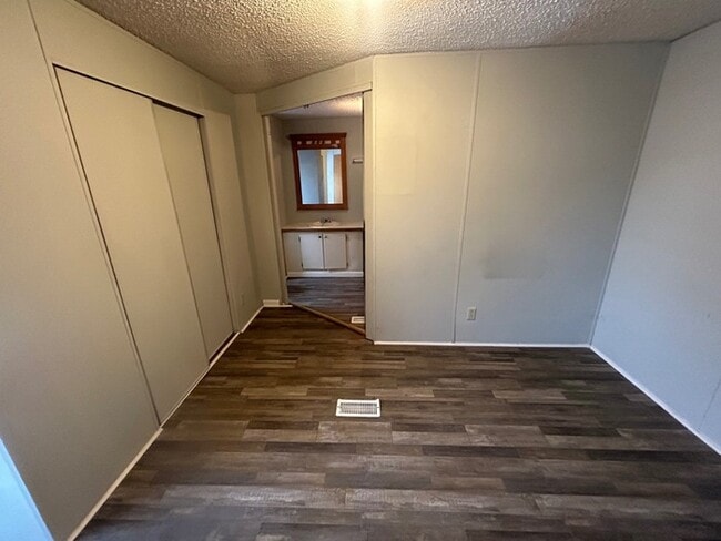 Building Photo - 201 Williams Cir