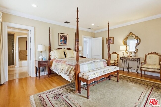 Building Photo - 516 S Rimpau Blvd