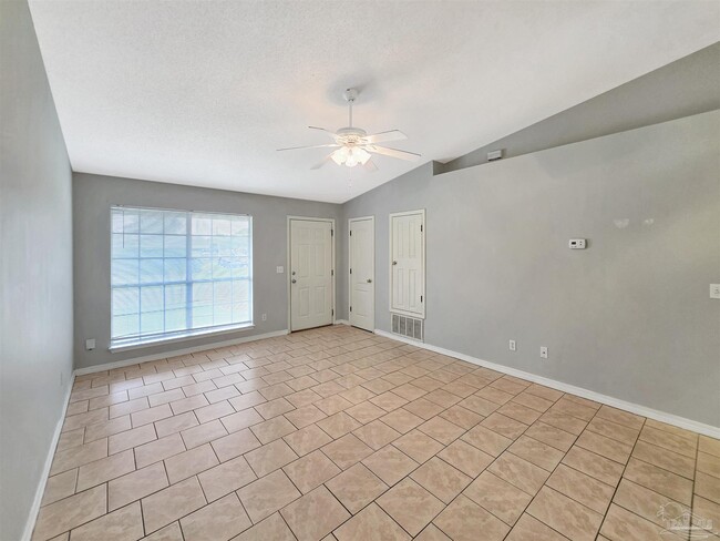 Building Photo - 3359 Green Briar Cir