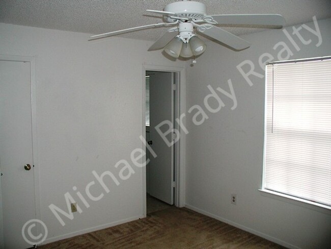 Building Photo - Affordable Two Bedroom!