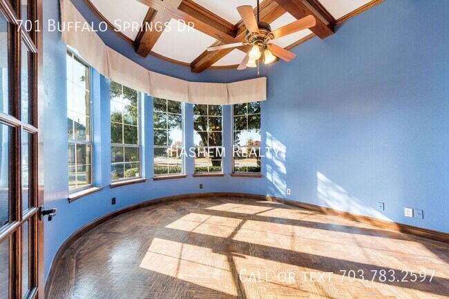 Building Photo - 701 Buffalo Springs Dr