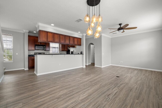 Building Photo - 509 S Matanzas Ave