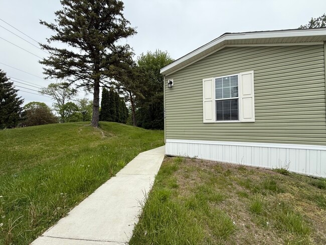 Building Photo - 38110 Versailles St