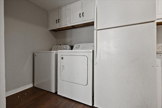 Building Photo - Adorable 3 bed 2 bath Townhome