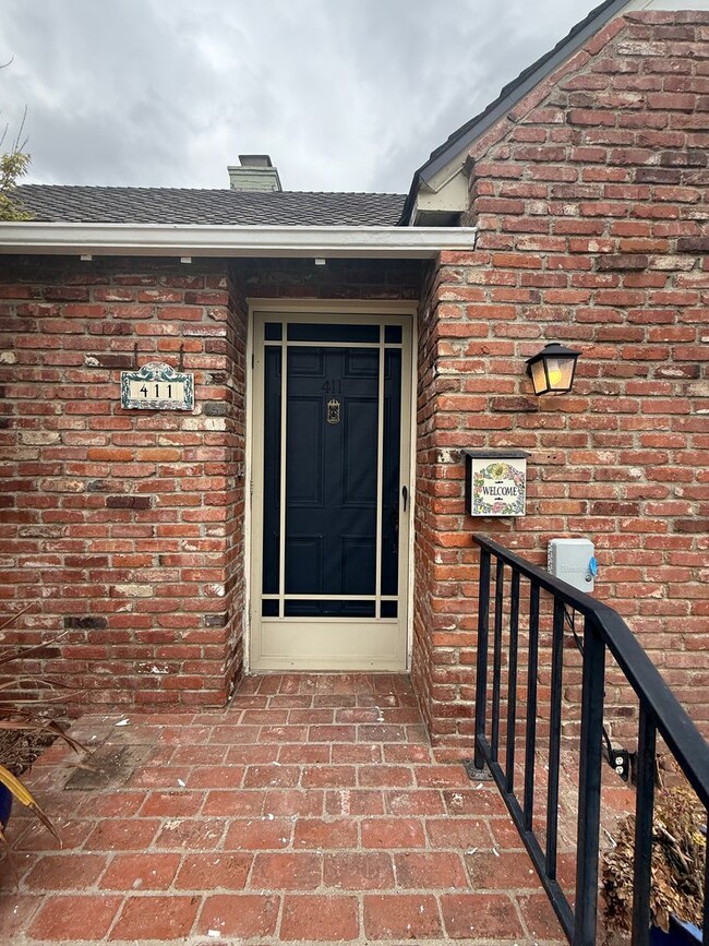 Building Photo - Charming Carriage District Single Story Ho...